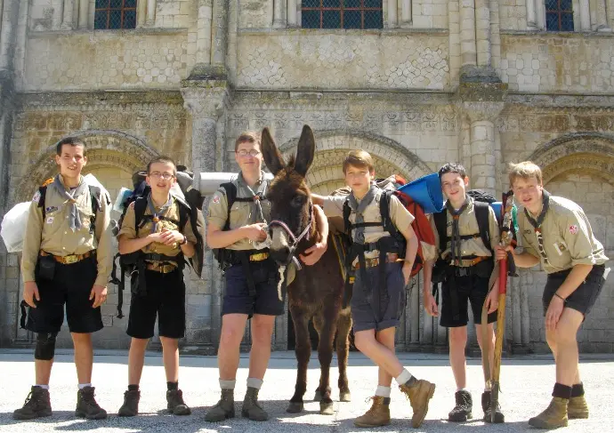 Patrouille scout en raid avec un âne