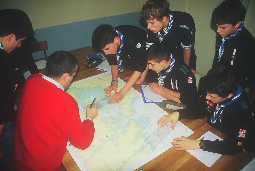 Etude d'une carte par les scouts marins