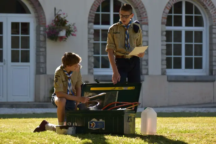 On fait le point sur la malle de patrouille avant de partir en camp